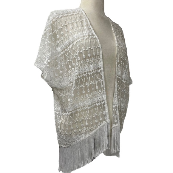Fringe Kimono Wrap Cardigan White Knit Crochet Lace Gypsy Spell Boho Festival - Picture 2 of 13